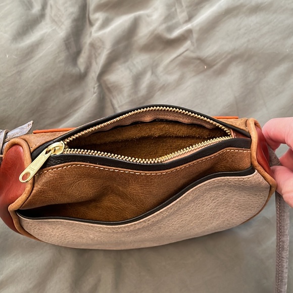 Sevilla Smith Crossbody - Picture 4 of 5